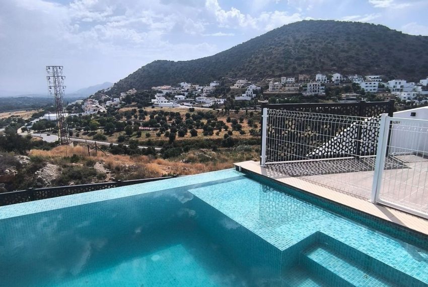R5069542-Villa-For-Sale-Coin-Detached-3-Beds-121-Built-1