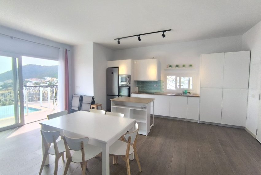 R5069542-Villa-For-Sale-Coin-Detached-3-Beds-121-Built-2