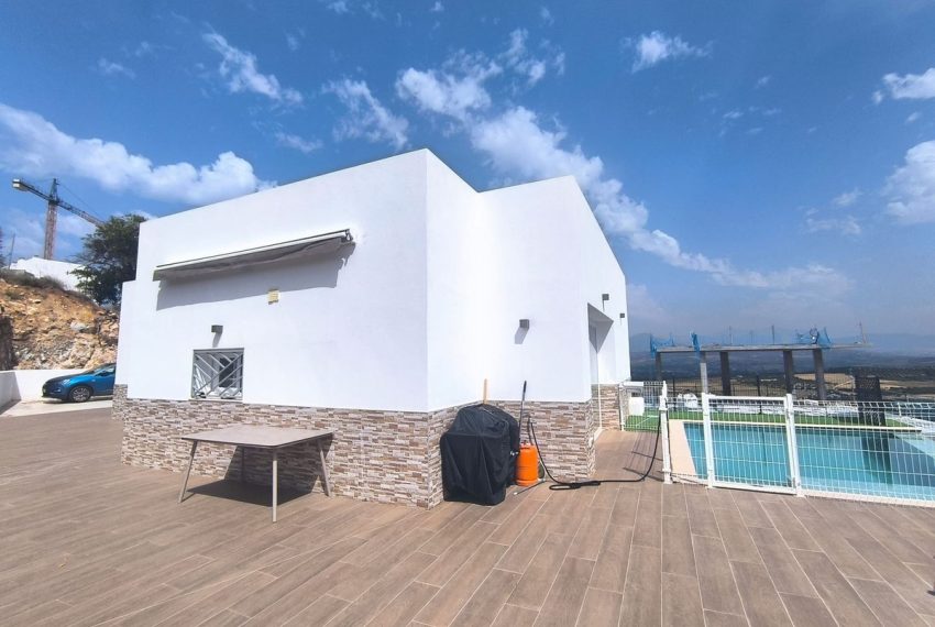 R5069542-Villa-For-Sale-Coin-Detached-3-Beds-121-Built
