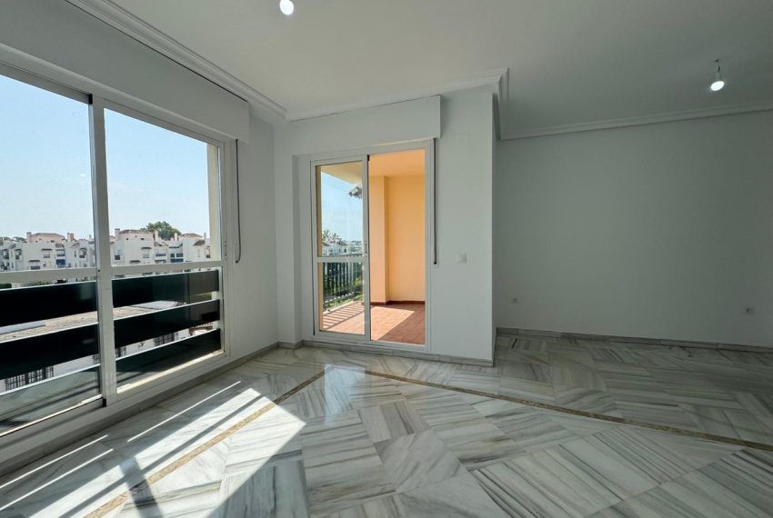 R5069635-Apartment-For-Sale-Nueva-Andalucia-Penthouse-2-Beds-94-Built-1