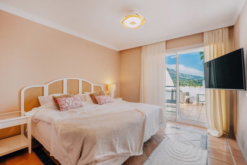 R5069854-Townhouse-For-Sale-Nueva-Andalucia-Semi-Detached-4-Beds-204-Built-1