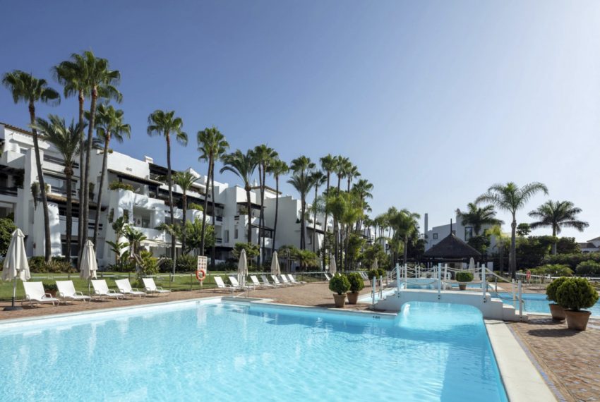 R5069926-Apartment-For-Sale-The-Golden-Mile-Middle-Floor-3-Beds-136-Built-18