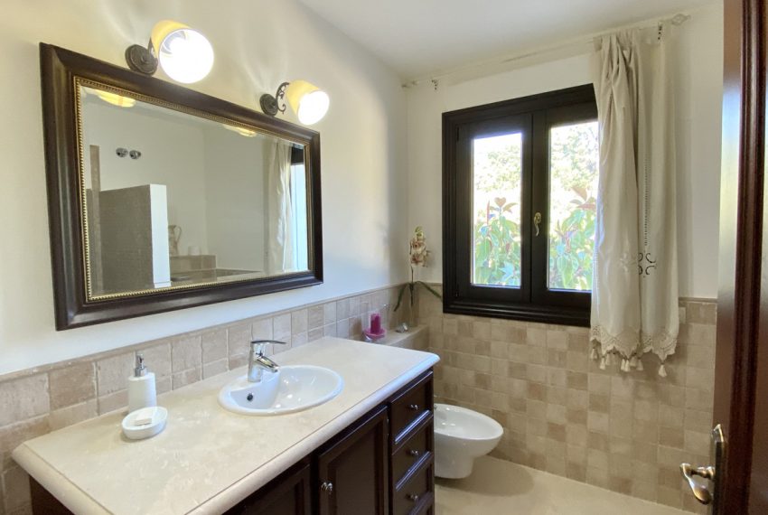 R5069938-Villa-For-Sale-Benahavis-Detached-5-Beds-700-Built-8