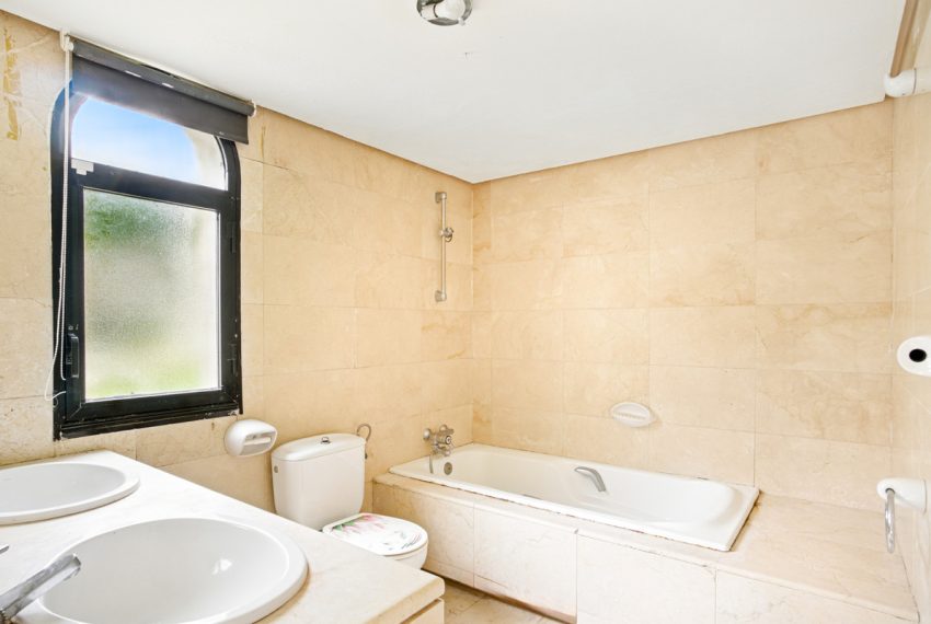 R5069944-Townhouse-For-Sale-Estepona-Terraced-3-Beds-245-Built-15