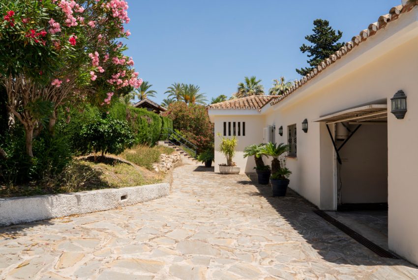 R5070685-Villa-For-Sale-Estepona-Detached-4-Beds-265-Built-8