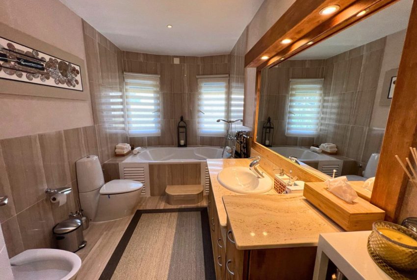 R5070850-Villa-For-Sale-Estepona-Detached-3-Beds-209-Built-16
