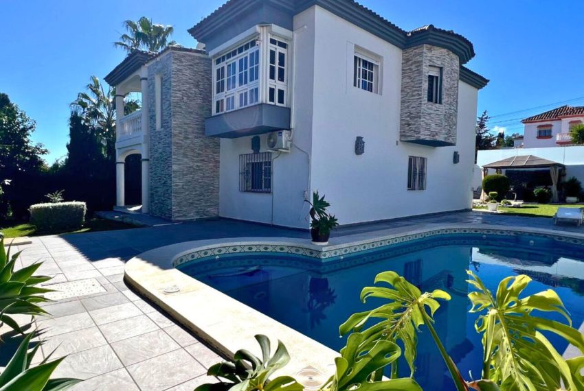 R5070850-Villa-For-Sale-Estepona-Detached-3-Beds-209-Built