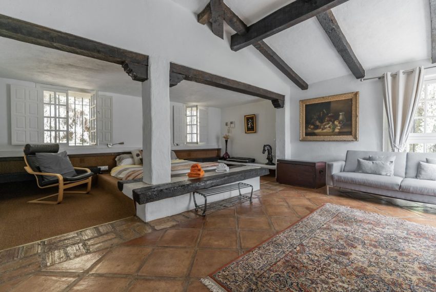 R5074051-Villa-For-Sale-Estepona-Detached-20-Beds-1339-Built-16