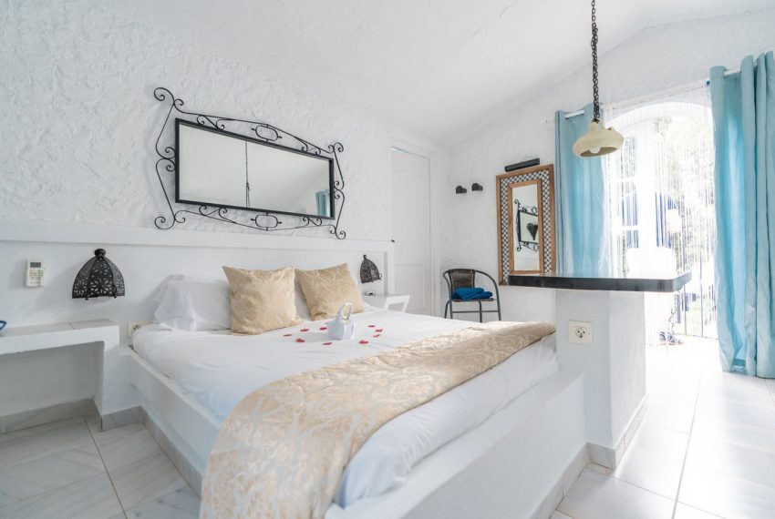 R5074051-Villa-For-Sale-Estepona-Detached-20-Beds-1339-Built-17