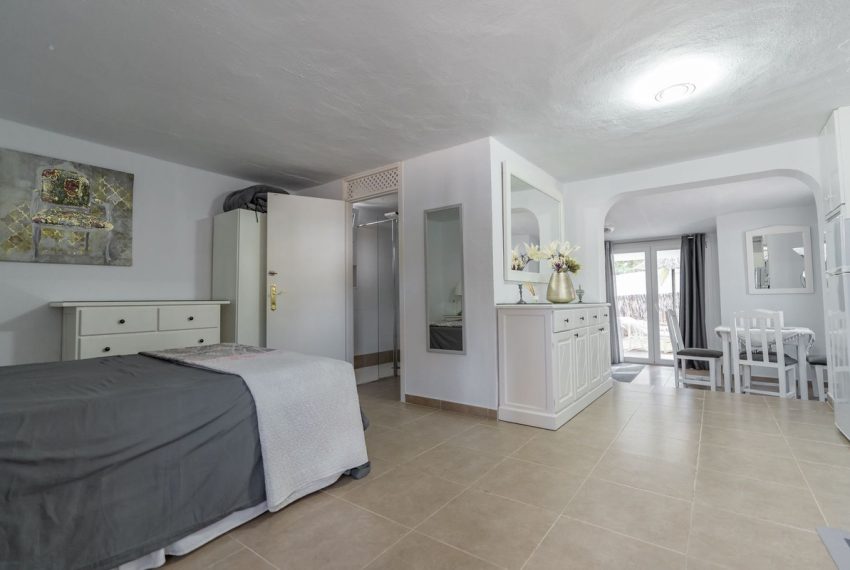 R5074051-Villa-For-Sale-Estepona-Detached-20-Beds-1339-Built-18