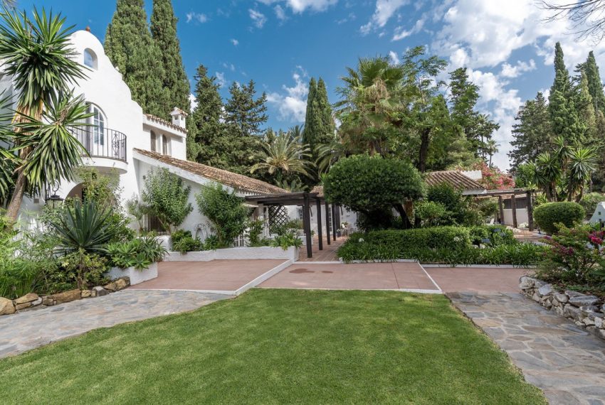 R5074051-Villa-For-Sale-Estepona-Detached-20-Beds-1339-Built-4