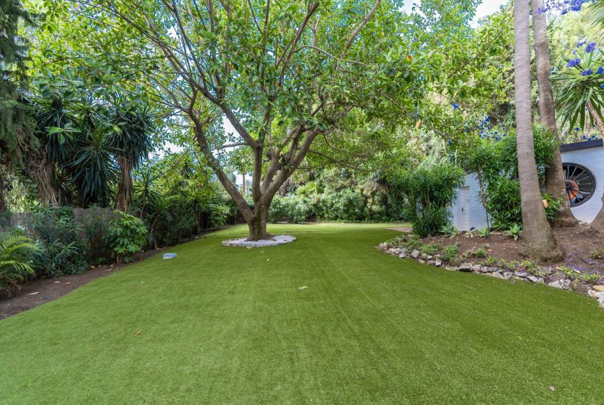 R5074051-Villa-For-Sale-Estepona-Detached-20-Beds-1339-Built-9