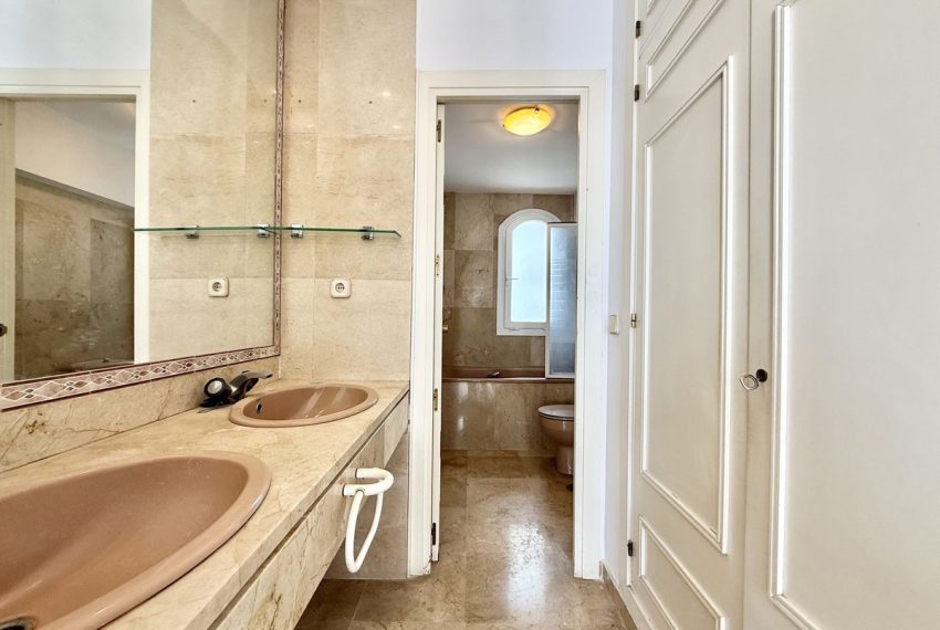R5074087-Townhouse-For-Sale-Nueva-Andalucia-Terraced-3-Beds-160-Built-16