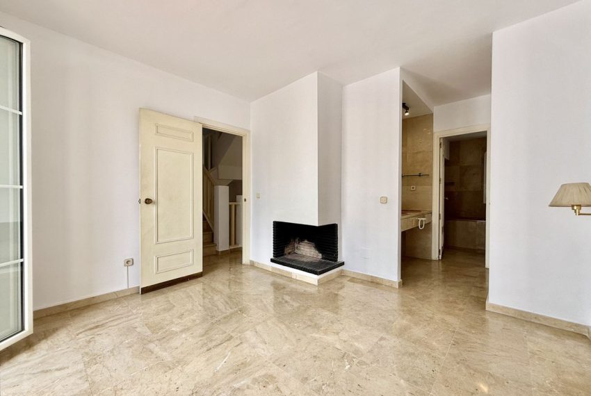 R5074087-Townhouse-For-Sale-Nueva-Andalucia-Terraced-3-Beds-160-Built-4