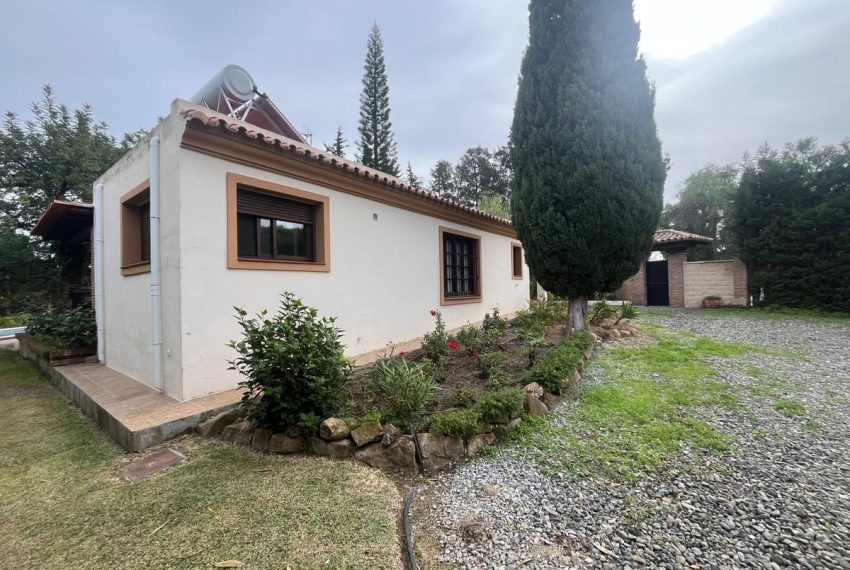 R5074189-Villa-For-Sale-Estepona-Finca-2-Beds-140-Built-11