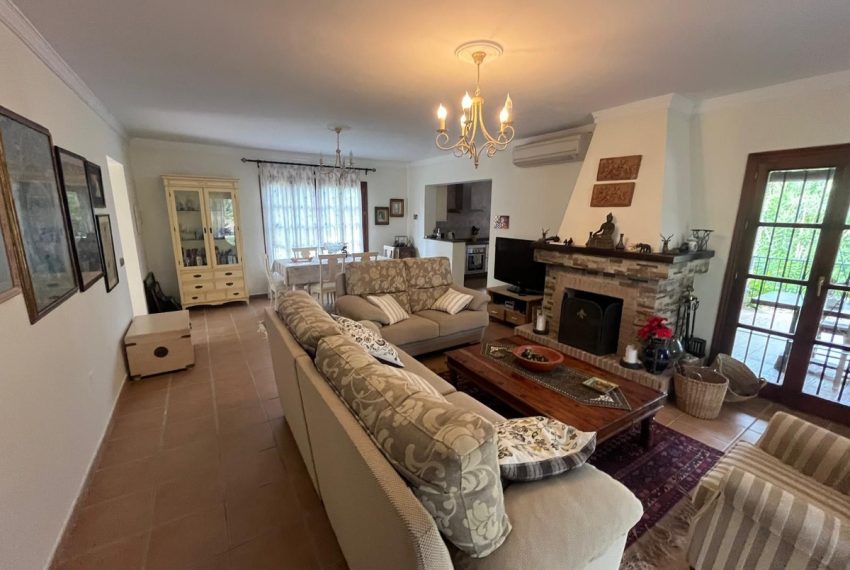 R5074189-Villa-For-Sale-Estepona-Finca-2-Beds-140-Built-2