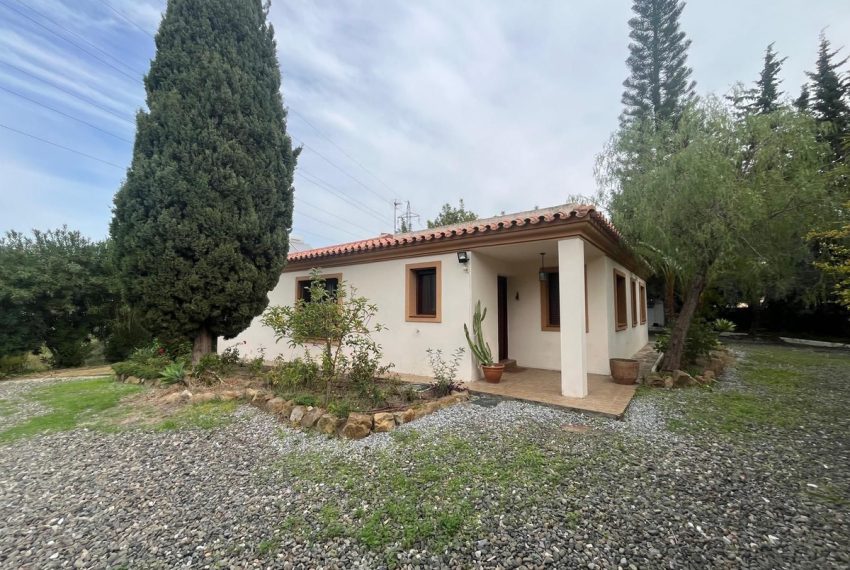 R5074189-Villa-For-Sale-Estepona-Finca-2-Beds-140-Built