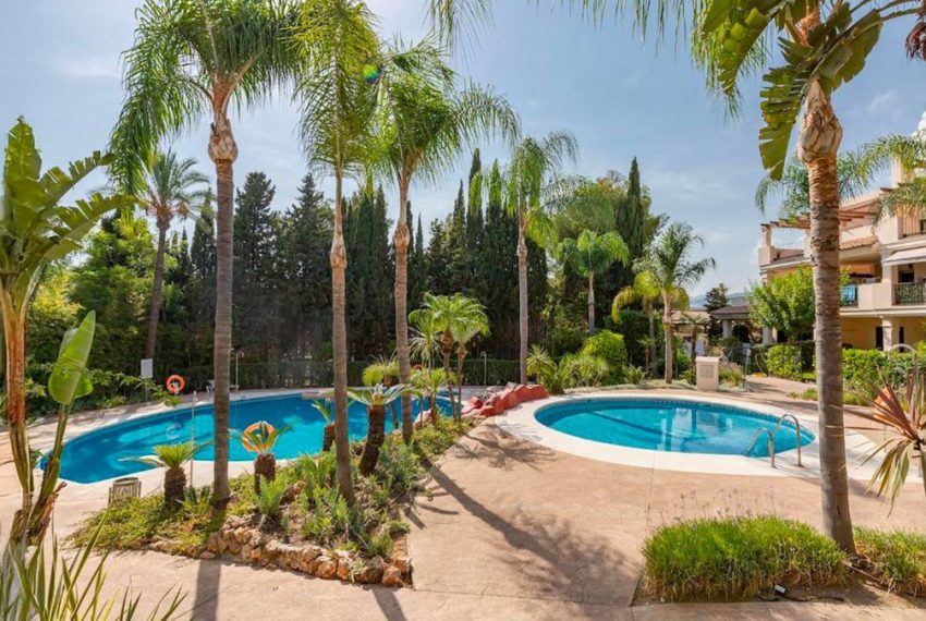 R5076316-Apartment-For-Sale-Nueva-Andalucia-Ground-Floor-2-Beds-122-Built