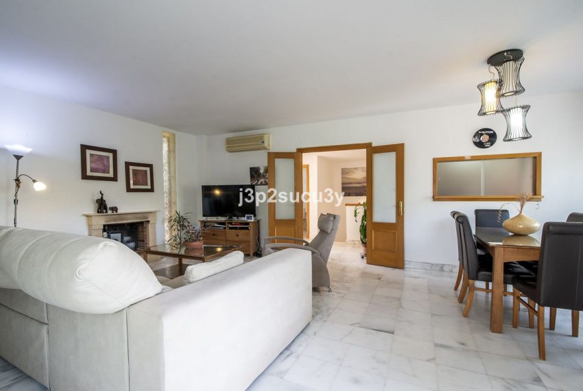 R5076673-Villa-For-Sale-Estepona-Semi-Detached-3-Beds-202-Built-13