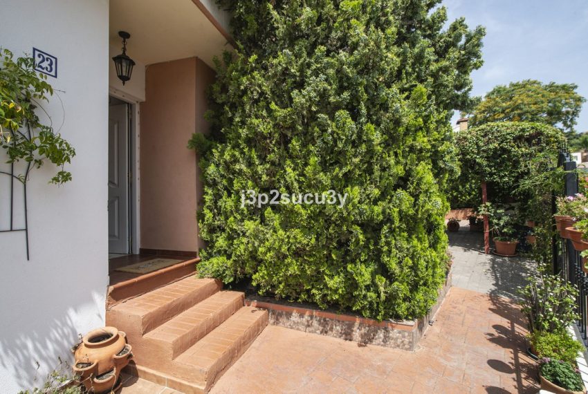 R5076673-Villa-For-Sale-Estepona-Semi-Detached-3-Beds-202-Built-4