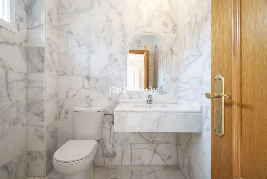R5076673-Villa-For-Sale-Estepona-Semi-Detached-3-Beds-202-Built-8