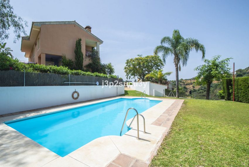 R5076673-Villa-For-Sale-Estepona-Semi-Detached-3-Beds-202-Built