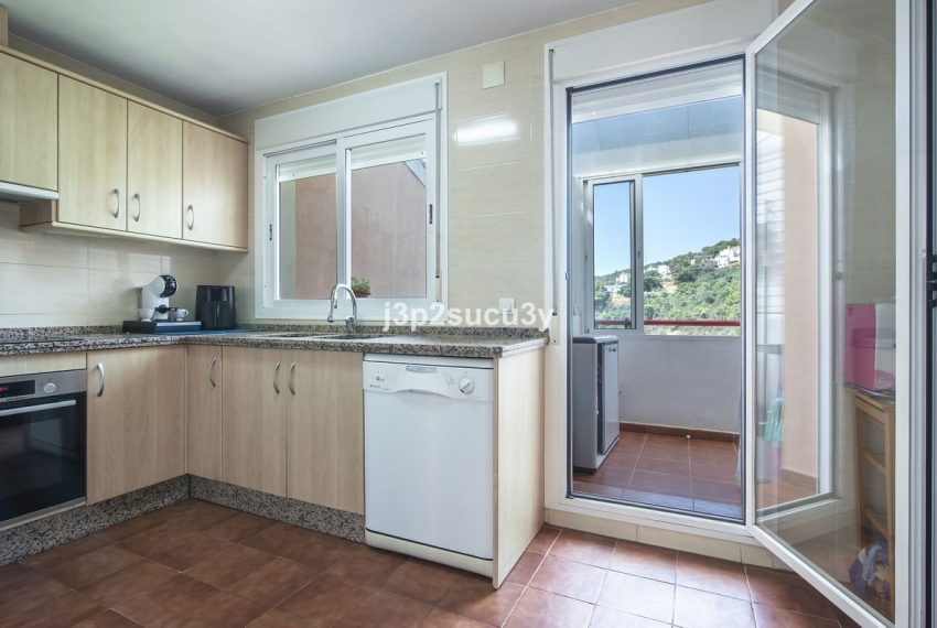 R5076673-Villa-For-Sale-Estepona-Semi-Detached-3-Beds-202-Built-9