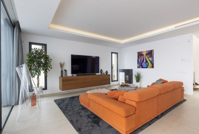R5076904-Villa-For-Sale-Coin-Detached-4-Beds-199-Built-5