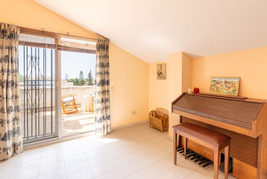 R5077951-Villa-For-Sale-Nueva-Andalucia-Detached-6-Beds-280-Built-11