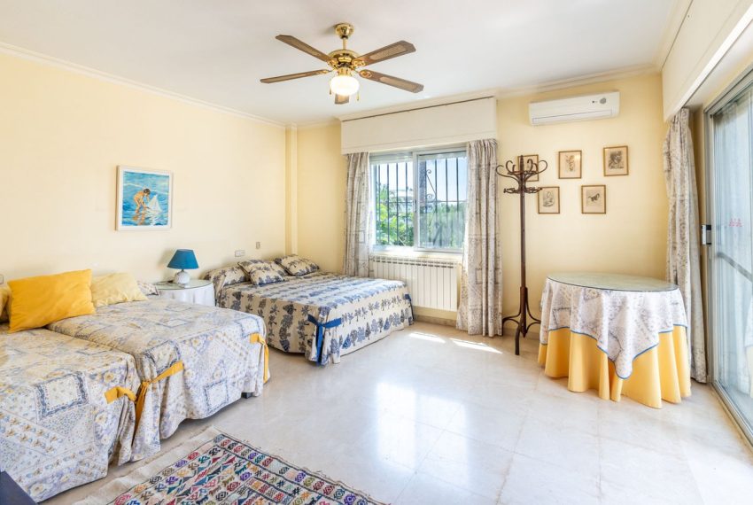 R5077951-Villa-For-Sale-Nueva-Andalucia-Detached-6-Beds-280-Built-12