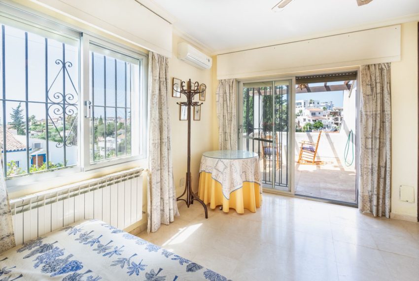 R5077951-Villa-For-Sale-Nueva-Andalucia-Detached-6-Beds-280-Built-13