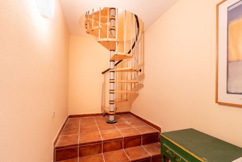 R5077951-Villa-For-Sale-Nueva-Andalucia-Detached-6-Beds-280-Built-16
