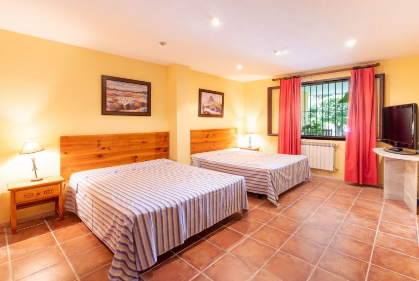 R5077951-Villa-For-Sale-Nueva-Andalucia-Detached-6-Beds-280-Built-17