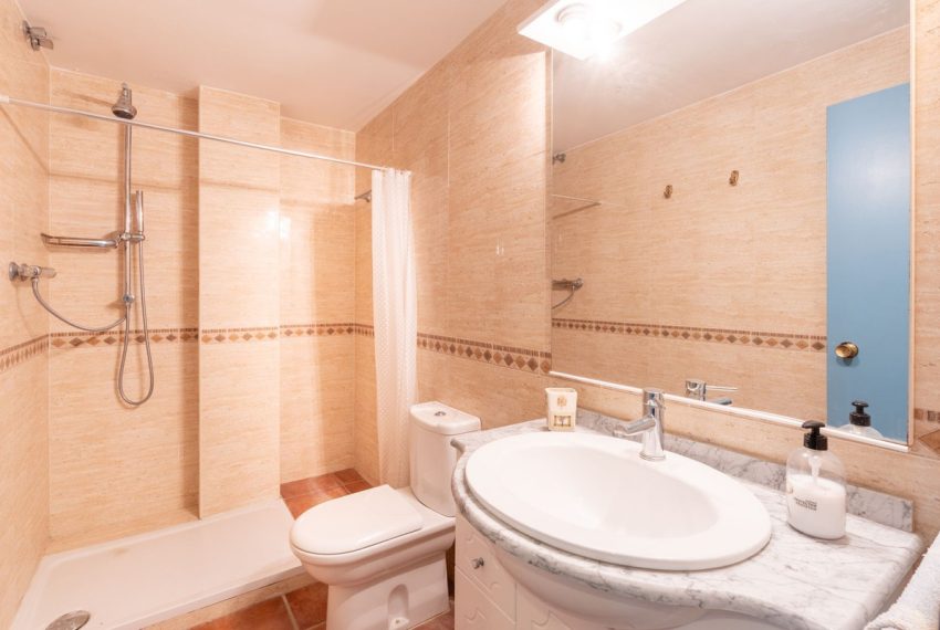 R5077951-Villa-For-Sale-Nueva-Andalucia-Detached-6-Beds-280-Built-18