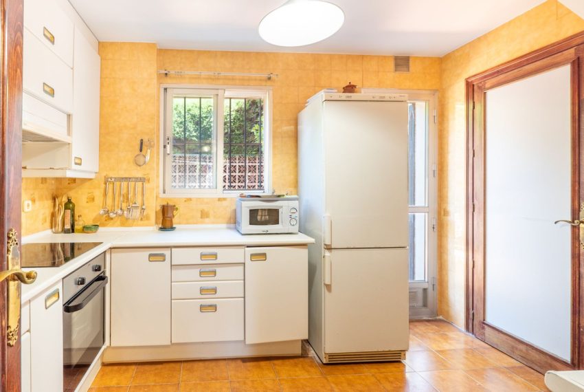 R5077951-Villa-For-Sale-Nueva-Andalucia-Detached-6-Beds-280-Built-5