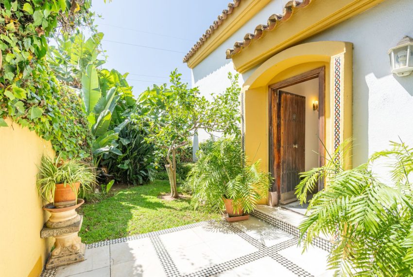 R5077951-Villa-For-Sale-Nueva-Andalucia-Detached-6-Beds-280-Built
