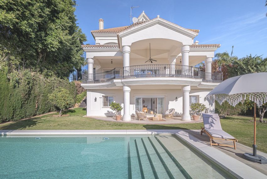 R4622092-Villa-For-Sale-Nueva-Andalucia-Detached-7-Beds-796-Built-1