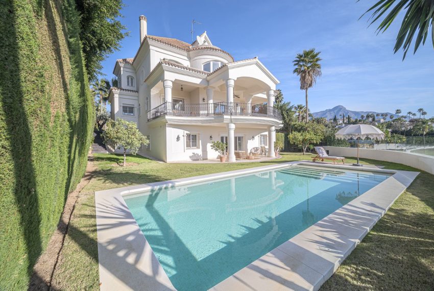 R4622092-Villa-For-Sale-Nueva-Andalucia-Detached-7-Beds-796-Built