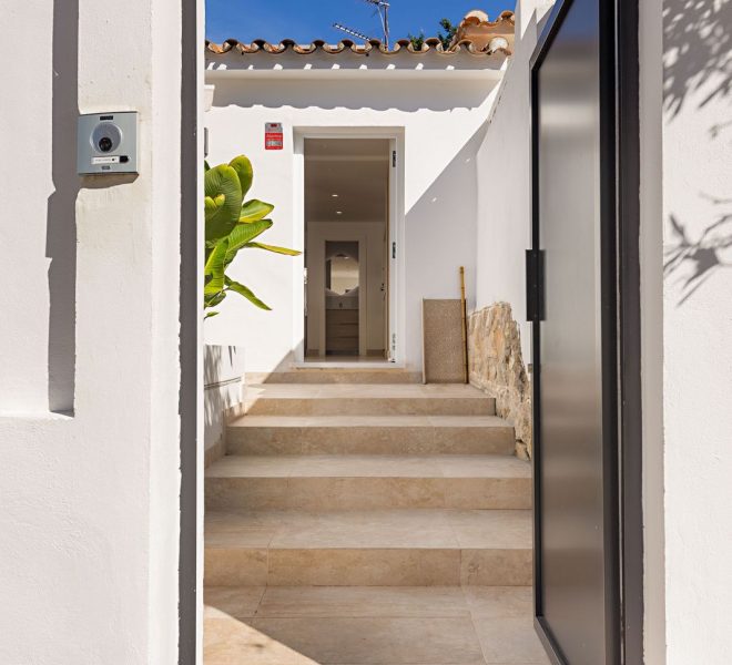 R4872061-Image 1-Terraced - 2 Beds - 76 Built