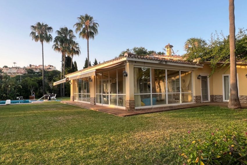 R4887253-Villa-For-Sale-Elviria-Detached-6-Beds-400-Built-1