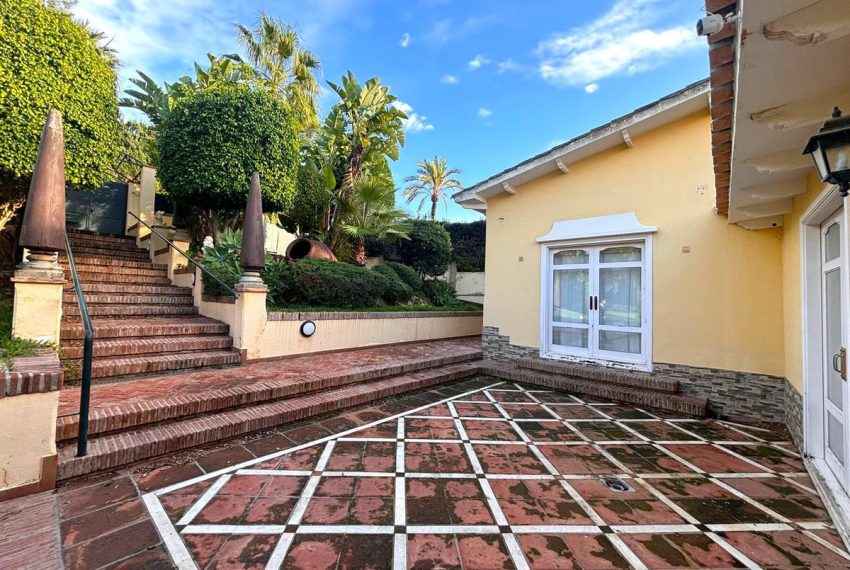 R4887253-Villa-For-Sale-Elviria-Detached-6-Beds-400-Built-17