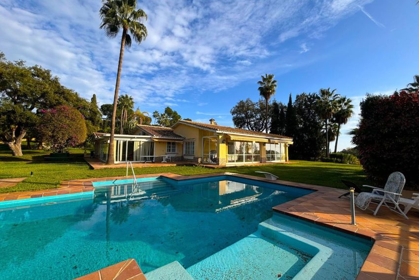 R4887253-Villa-For-Sale-Elviria-Detached-6-Beds-400-Built