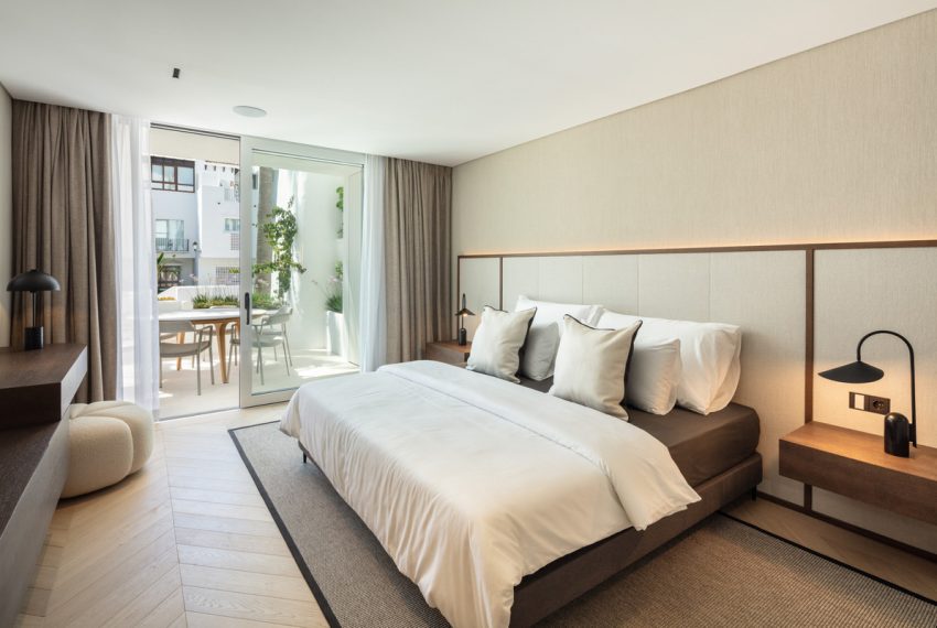 R4896787-Apartment-For-Sale-The-Golden-Mile-Middle-Floor-3-Beds-138-Built-18
