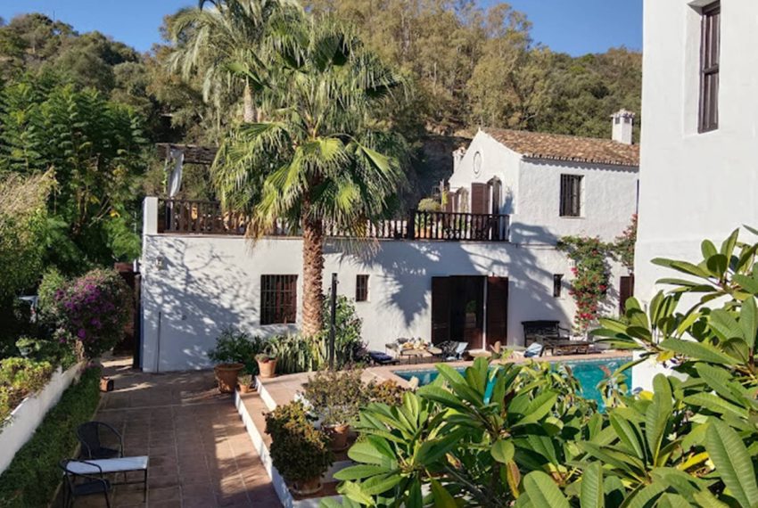 R4953904-Villa-For-Sale-Estepona-Finca-9-Beds-800-Built-3