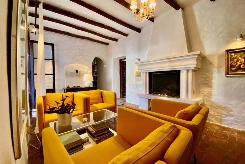 R4953904-Villa-For-Sale-Estepona-Finca-9-Beds-800-Built-5