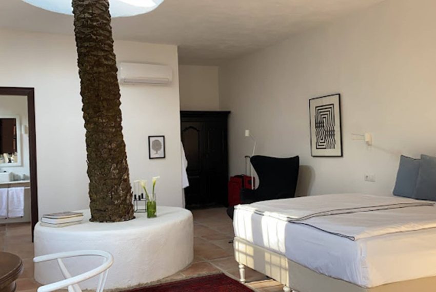 R4953904-Villa-For-Sale-Estepona-Finca-9-Beds-800-Built-6