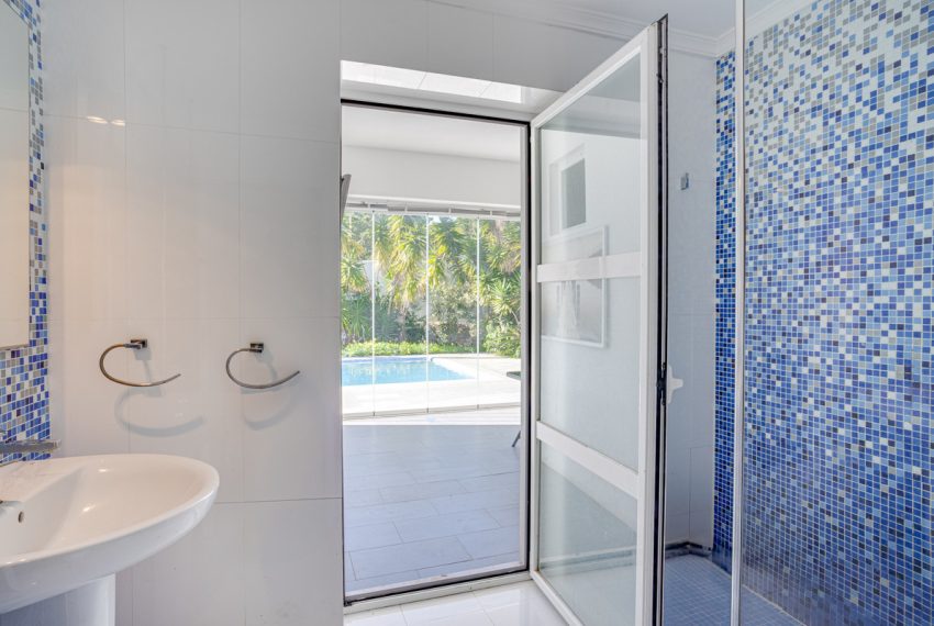 R4964467-Villa-For-Sale-Elviria-Detached-8-Beds-379-Built-16