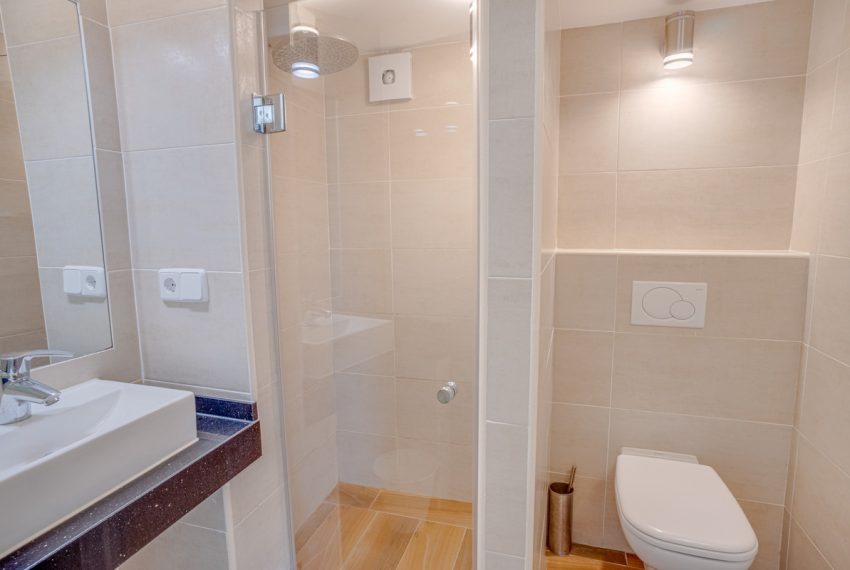 R4964467-Villa-For-Sale-Elviria-Detached-8-Beds-379-Built-18