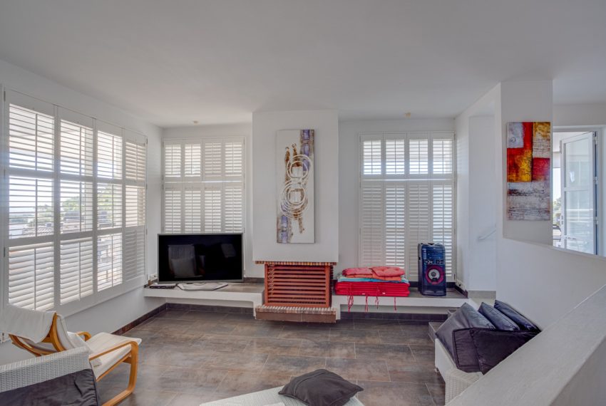 R4964467-Villa-For-Sale-Elviria-Detached-8-Beds-379-Built-2