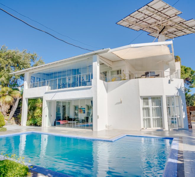 R4964467-Image 1-Detached - 8 Beds - 379 Built